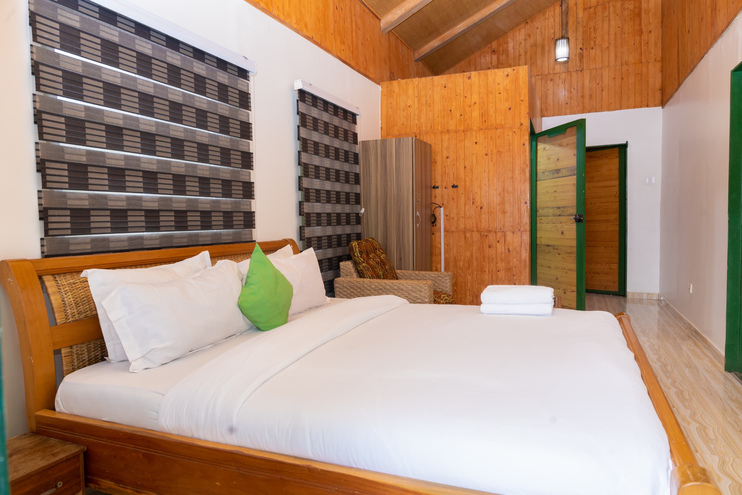 Modern minimalist bedroom